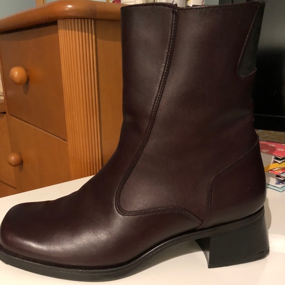 BNIB Women’s Leather Boots Made in Canada - Picture 2 of 7